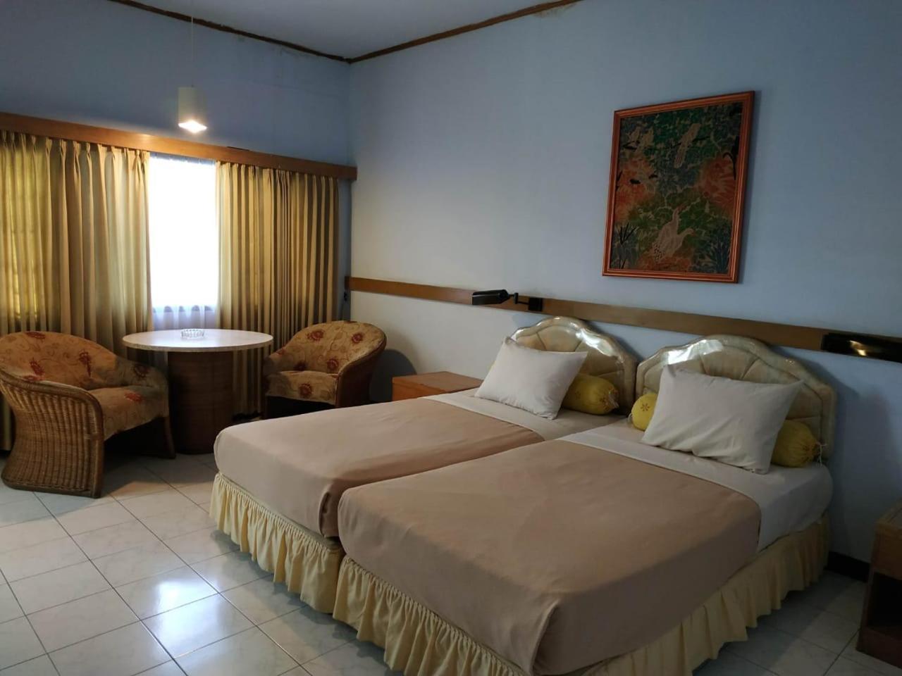 Hotel Menara Malang Exterior photo